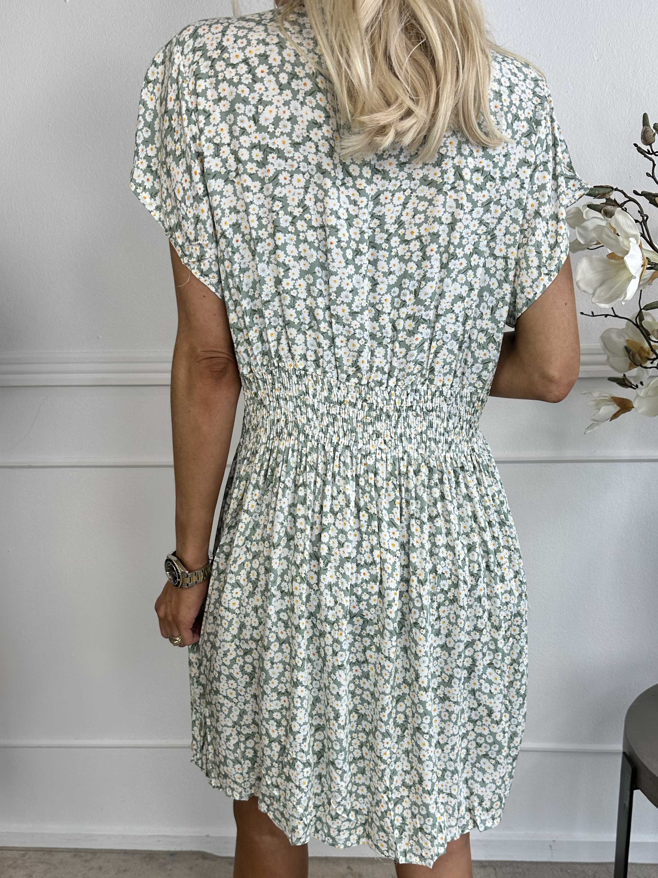 Clementine - Småblomstret kjole med elastik i taljen